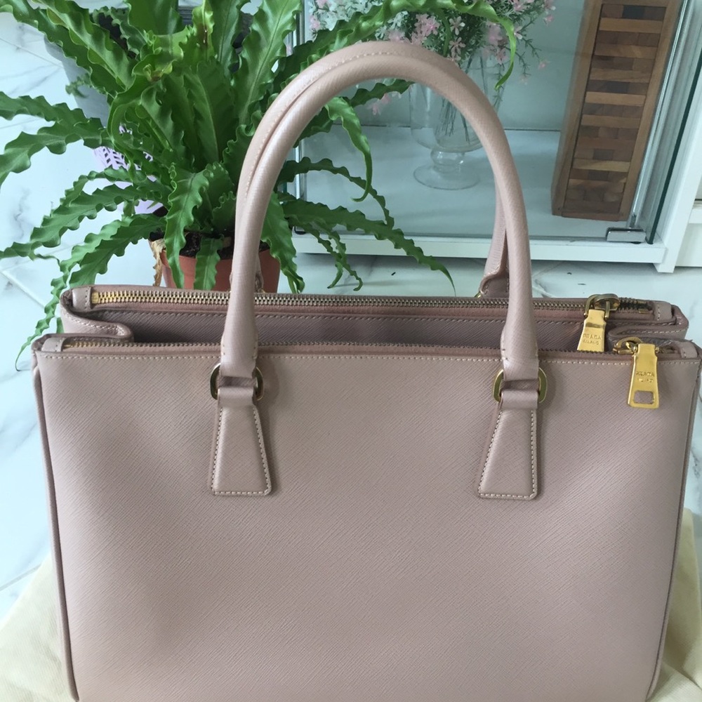 Prada saffino cameo - Picture 8 of 8